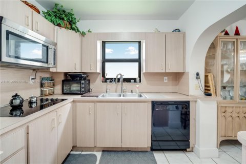 Купить виллу или дом в Майами, Флорида 3 спальни, 133.31м2, № 1957538 - фото 23