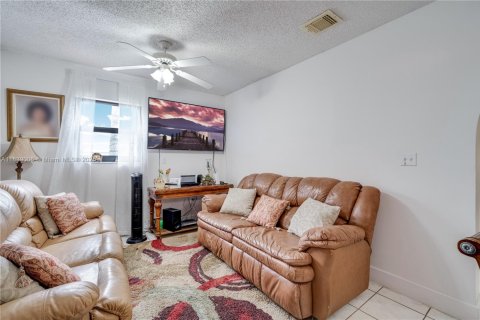 Купить виллу или дом в Майами, Флорида 3 спальни, 133.31м2, № 1957538 - фото 19