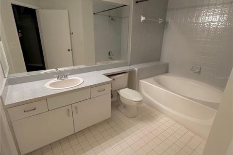 Condo in Orlando, Florida, 3 bedrooms  № 1903199 - photo 19