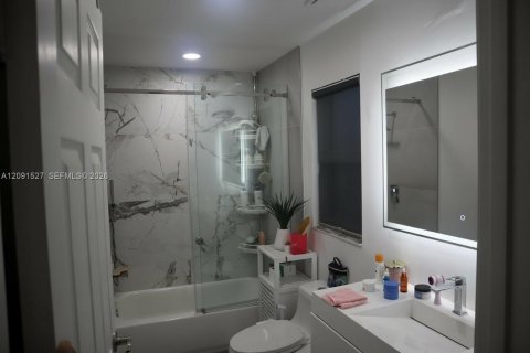 House in Weston, Florida 4 bedrooms, 140.93 sq.m. № 2376452 - photo 9