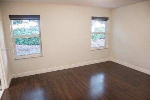 House in Weston, Florida 4 bedrooms, 140.93 sq.m. № 2376452 - photo 10