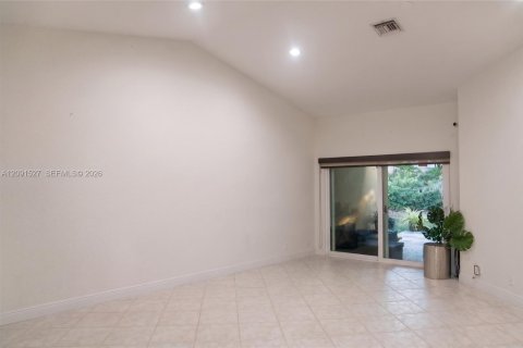 House in Weston, Florida 4 bedrooms, 140.93 sq.m. № 2376452 - photo 6