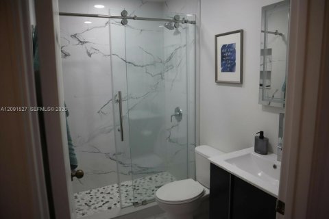 House in Weston, Florida 4 bedrooms, 140.93 sq.m. № 2376452 - photo 12
