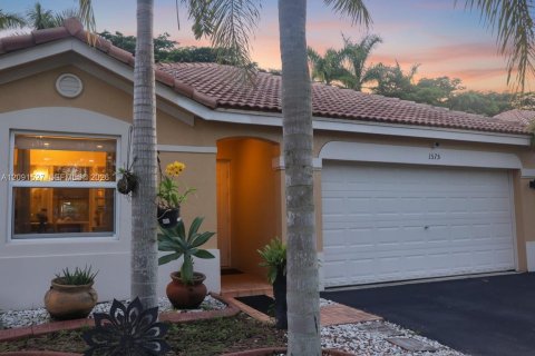 House in Weston, Florida 4 bedrooms, 140.93 sq.m. № 2376452 - photo 1
