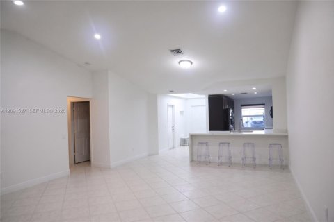 House in Weston, Florida 4 bedrooms, 140.93 sq.m. № 2376452 - photo 7