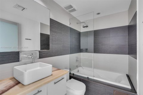 Снять в аренду кондоминиум в Майами-Бич, Флорида 2 спальни, № 2001730 - фото 8