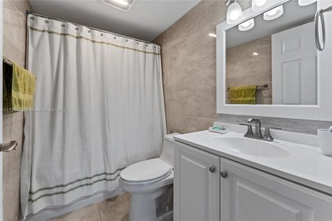 Купить кондоминиум в Майами, Флорида 2 спальни, 86.4м2, № 1936884 - фото 8