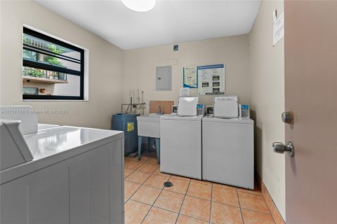 Купить кондоминиум в Майами, Флорида 2 спальни, 86.4м2, № 1936884 - фото 23