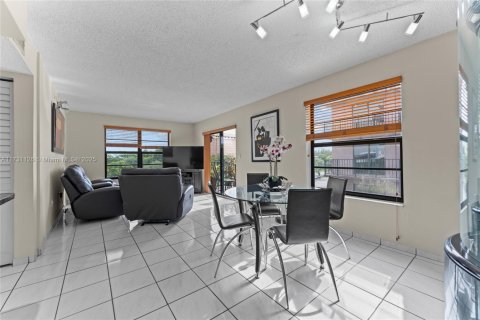 Купить кондоминиум в Майами, Флорида 2 спальни, 86.4м2, № 1936884 - фото 18