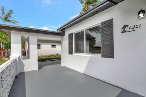 House in Miramar, Florida 2 bedrooms, 75.72 sq.m. № 1091823 - photo 1
