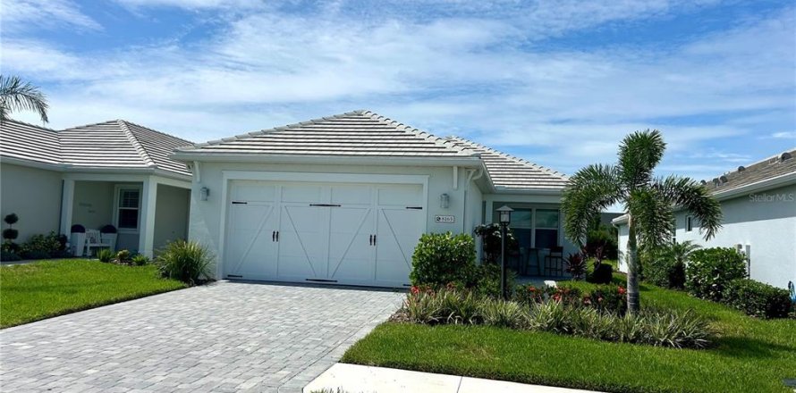 House in Sarasota, Florida 3 bedrooms, 165.74 sq.m. № 1813312