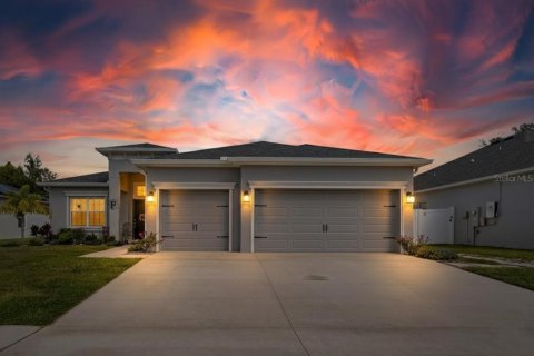 Villa ou maison à vendre à Lakeland, Floride: 4 chambres, 214.98 m2 № 2098544 - photo 1