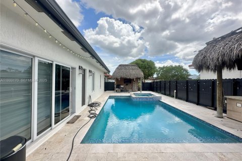 Снять в аренду виллу или дом в Майами, Флорида 4 спальни, 157.93м2, № 1991912 - фото 17
