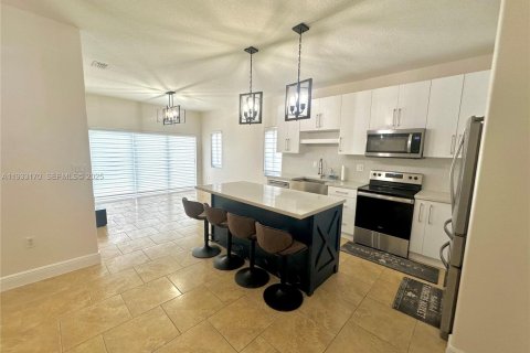 Снять в аренду виллу или дом в Майами, Флорида 4 спальни, 157.93м2, № 1991912 - фото 2