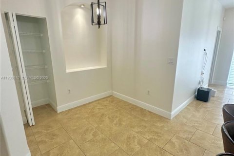 Снять в аренду виллу или дом в Майами, Флорида 4 спальни, 157.93м2, № 1991912 - фото 3