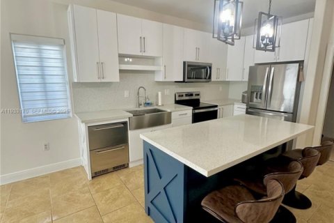 Снять в аренду виллу или дом в Майами, Флорида 4 спальни, 157.93м2, № 1991912 - фото 5