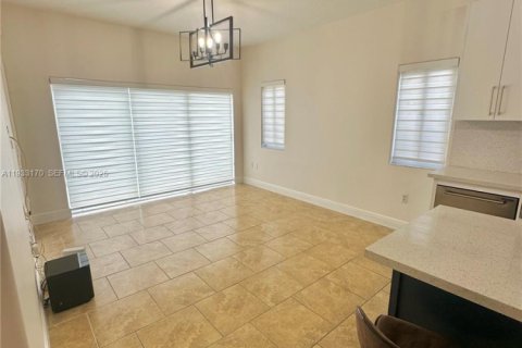 Снять в аренду виллу или дом в Майами, Флорида 4 спальни, 157.93м2, № 1991912 - фото 4