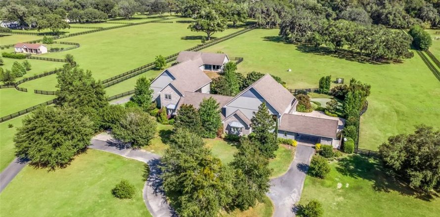 House in Ocala, Florida 5 bedrooms, 610.83 sq.m. № 1723216