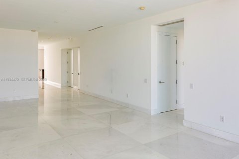 Condominio en alquiler en Miami Beach, Florida, 3 dormitorios, 256.04 m2 № 1992834 - foto 24