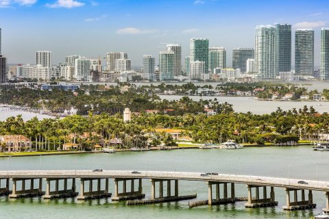 Condominio en alquiler en Miami Beach, Florida, 3 dormitorios, 256.04 m2 № 1992834 - foto 20