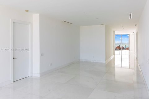 Condominio en alquiler en Miami Beach, Florida, 3 dormitorios, 256.04 m2 № 1992834 - foto 14