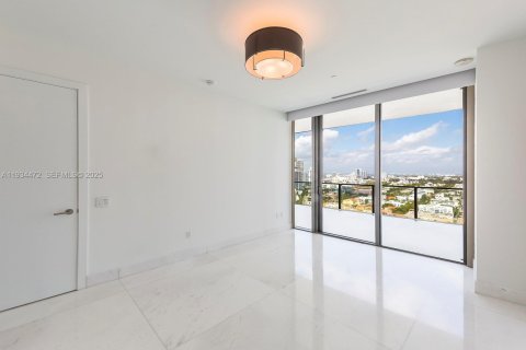 Condominio en alquiler en Miami Beach, Florida, 3 dormitorios, 256.04 m2 № 1992834 - foto 30