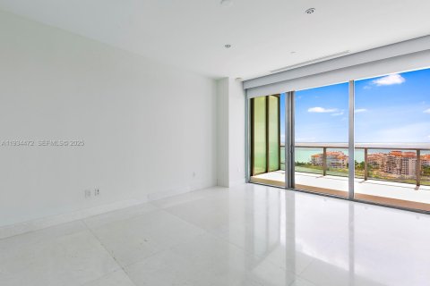 Condominio en alquiler en Miami Beach, Florida, 3 dormitorios, 256.04 m2 № 1992834 - foto 13