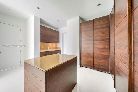 Condominio en alquiler en Miami Beach, Florida, 3 dormitorios, 256.04 m2 № 1992834 - foto 18