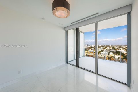 Condominio en alquiler en Miami Beach, Florida, 3 dormitorios, 256.04 m2 № 1992834 - foto 27