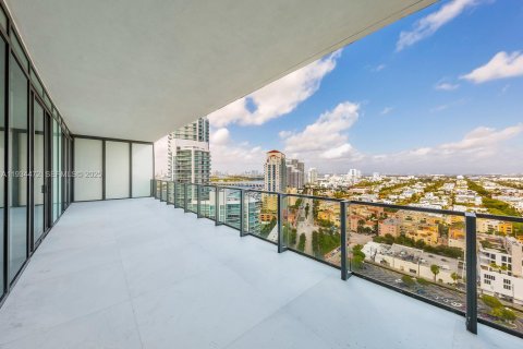 Condominio en alquiler en Miami Beach, Florida, 3 dormitorios, 256.04 m2 № 1992834 - foto 19