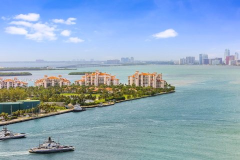 Condominio en alquiler en Miami Beach, Florida, 3 dormitorios, 256.04 m2 № 1992834 - foto 9