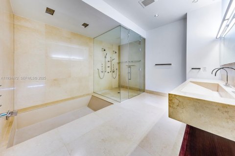 Condominio en alquiler en Miami Beach, Florida, 3 dormitorios, 256.04 m2 № 1992834 - foto 29