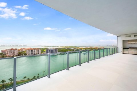 Condominio en alquiler en Miami Beach, Florida, 3 dormitorios, 256.04 m2 № 1992834 - foto 1
