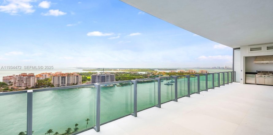 Condominio en Miami Beach, Florida, 3 dormitorios  № 1992834