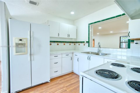 Купить виллу или дом в Мирамар, Флорида 3 спальни, 109.25м2, № 1988958 - фото 11