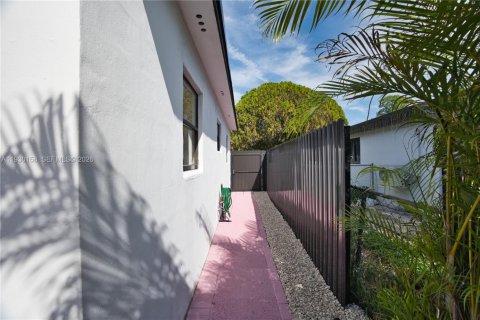 Casa en venta en Miramar, Florida, 3 dormitorios, 109.25 m2 № 1988958 - foto 24