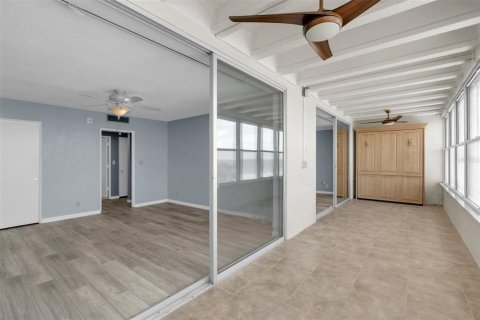 Condominio en venta en Saint Pete Beach, Florida, 1 dormitorio, 73.39 m2 № 2380544 - foto 17