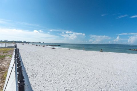 Condominio en venta en Saint Pete Beach, Florida, 1 dormitorio, 73.39 m2 № 2380544 - foto 29