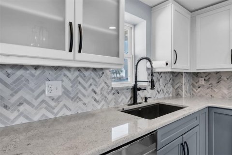 Condominio en venta en Saint Pete Beach, Florida, 1 dormitorio, 73.39 m2 № 2380544 - foto 8