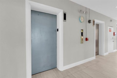 Condominio en venta en Saint Pete Beach, Florida, 1 dormitorio, 73.39 m2 № 2380544 - foto 24