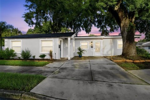 Immobilier commercial à Orlando, Floride 4 chambres, 187.29 m2 № 2355812