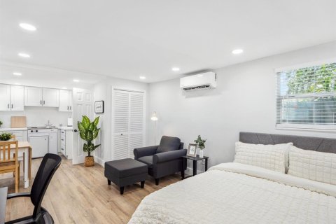 House in Miami, Florida 7 bedrooms, 149.85 sq.m. № 1894210 - photo 28