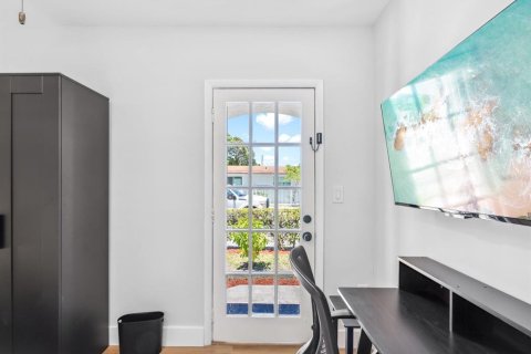 House in Miami, Florida 7 bedrooms, 149.85 sq.m. № 1894210 - photo 16