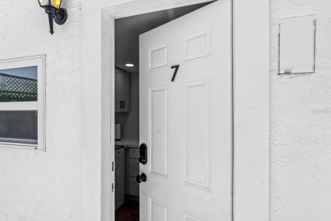 House in Miami, Florida 7 bedrooms, 149.85 sq.m. № 1894210 - photo 30