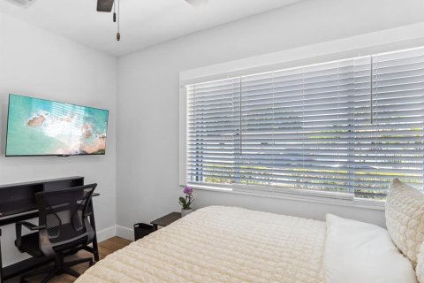 House in Miami, Florida 7 bedrooms, 149.85 sq.m. № 1894210 - photo 13
