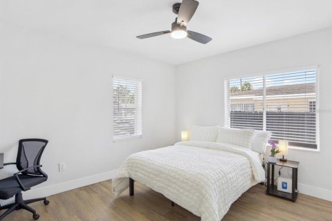 House in Miami, Florida 7 bedrooms, 149.85 sq.m. № 1894210 - photo 18