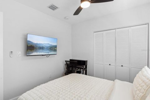 House in Miami, Florida 7 bedrooms, 149.85 sq.m. № 1894210 - photo 22