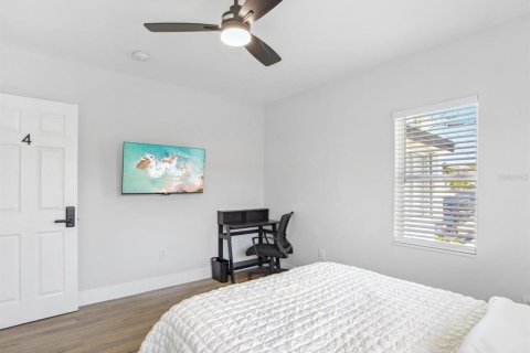 House in Miami, Florida 7 bedrooms, 149.85 sq.m. № 1894210 - photo 19