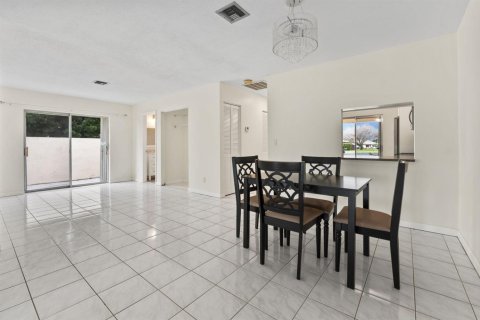 Condo in St. Lucie, Florida, 2 bedrooms  № 2088307 - photo 7