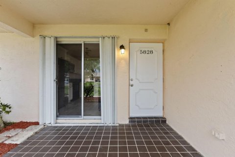 Condo in St. Lucie, Florida, 2 bedrooms  № 2088307 - photo 3